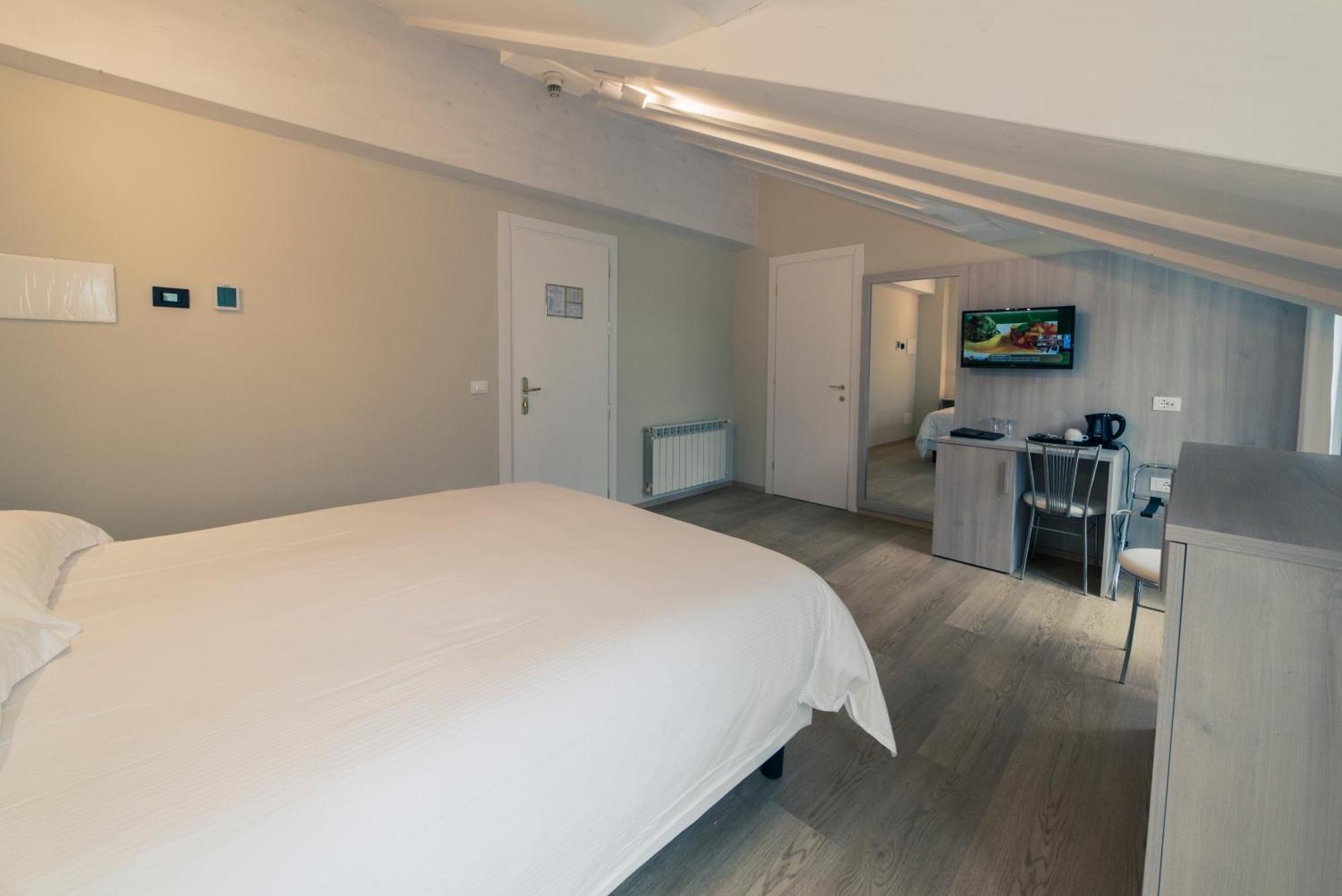 Hotel Due Palme เมอร์กอซโซ ภายนอก รูปภาพ